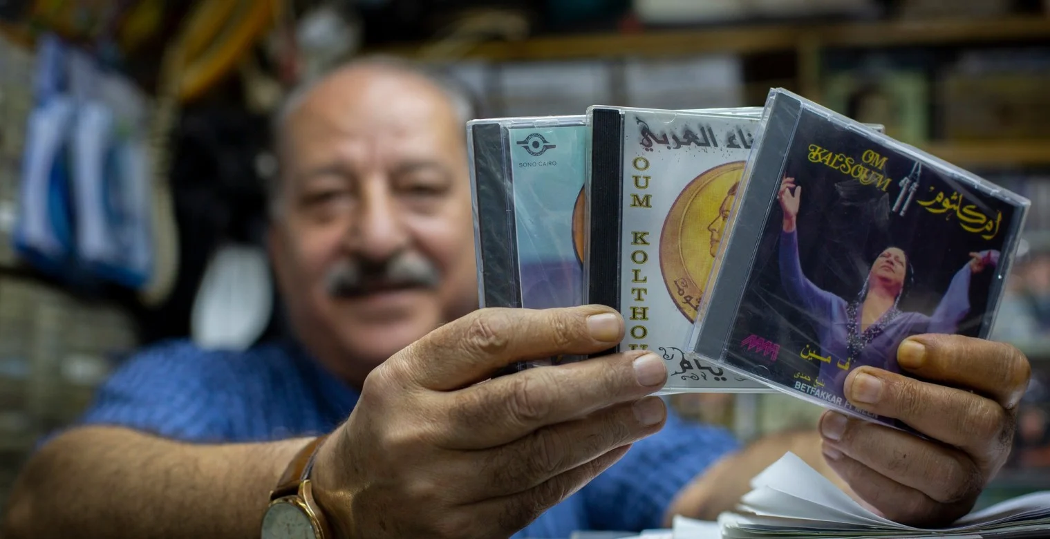 العم "مهدي" آخر أنصار الكاسيت في القــدس