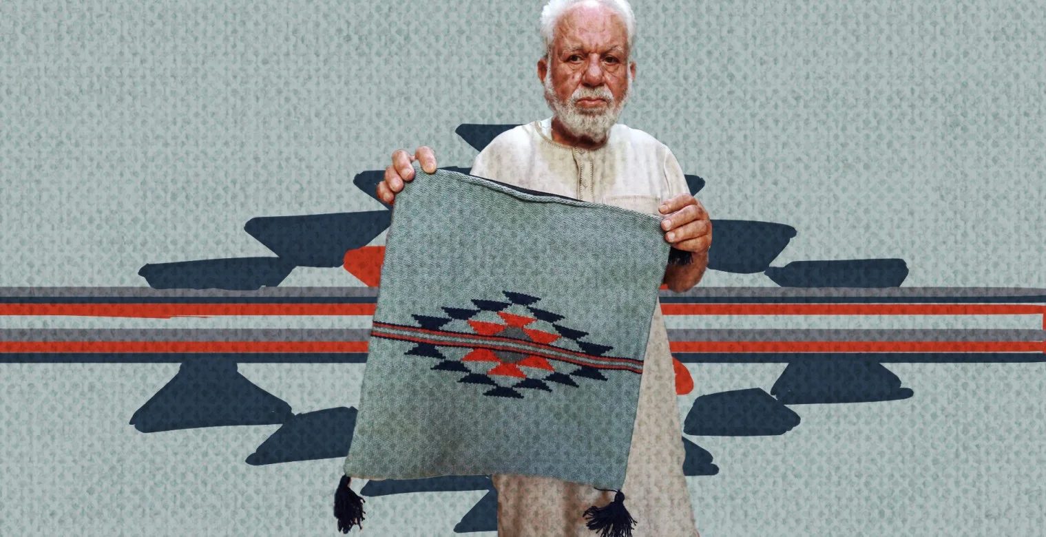 السبعيني "الصواف" ينسج الأمل على نوله اليدوي