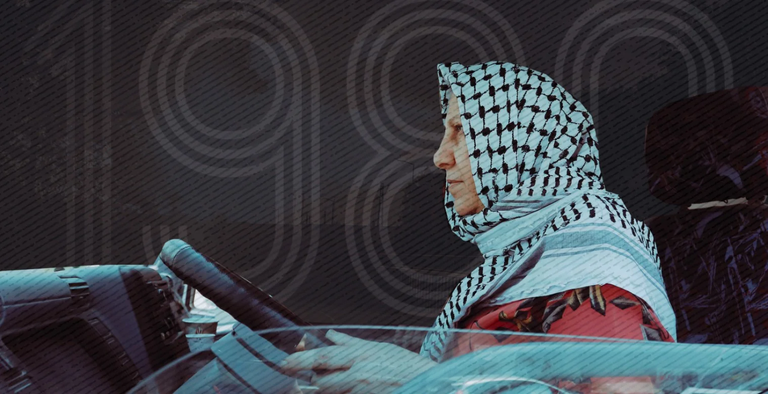 بالصور: حكاية "الجدة" التي دربت 50 ألف سائق/ة في غزة  