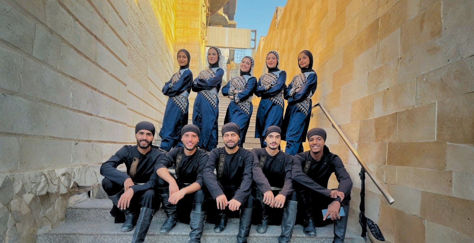 غزة: إيقاع الدبكة لا يتوقف رغم أنين الحرب 