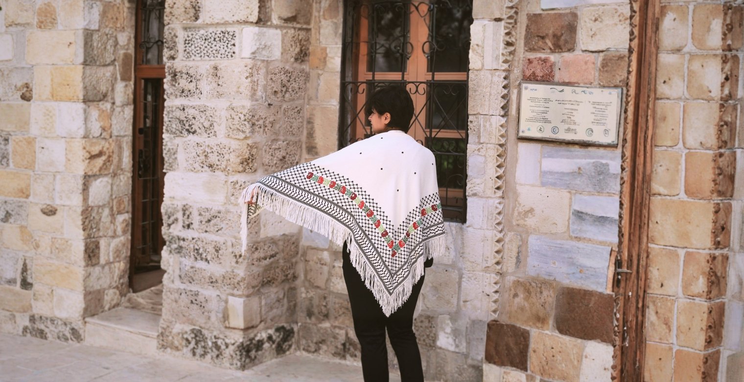 التطريز يروي الهوية: بين الإبرة والماكينة