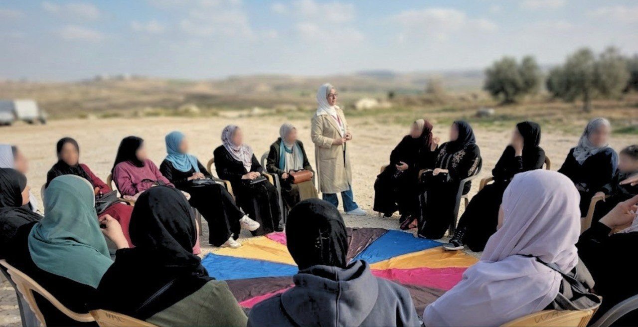 ورش الدعم النفسي: نساء غزة يعدن ترميم ذواتهن